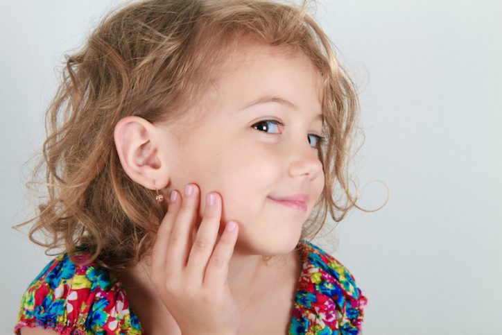 سن مناسب سوراخ کردن گوش کودک